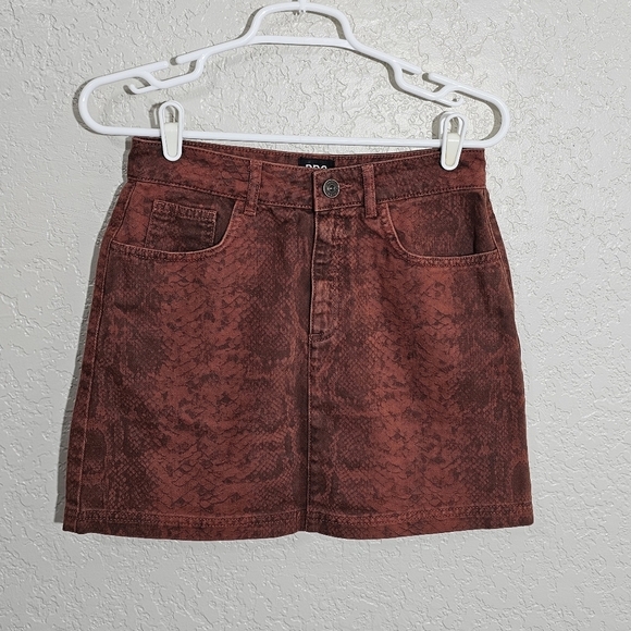 BDG Urban Outfitters Reptile Print Mini Denim Skirt - Picture 1 of 4